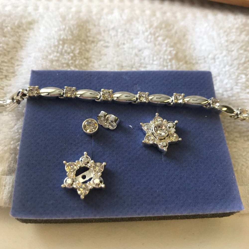 Vintage Avon 2004 Sparkling Tennis Bracelet and Interchangeable Earring Giftset
